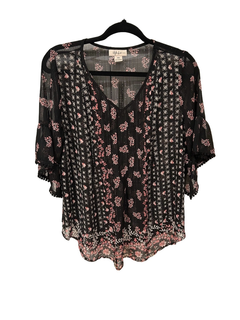 Style & Co. Black V-Neck Floral Blouse with Pink Print. Sz.  Med.      277